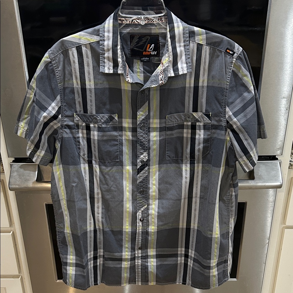 Men's Black and Gray Plaid Short Sleeve Shirt